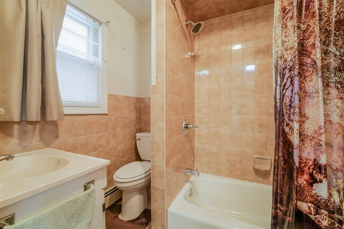 Kearny Town, New Jersey, 07032, United States, 4 Bedrooms Bedrooms, ,2 BathroomsBathrooms,Residential,For Sale,1956980
