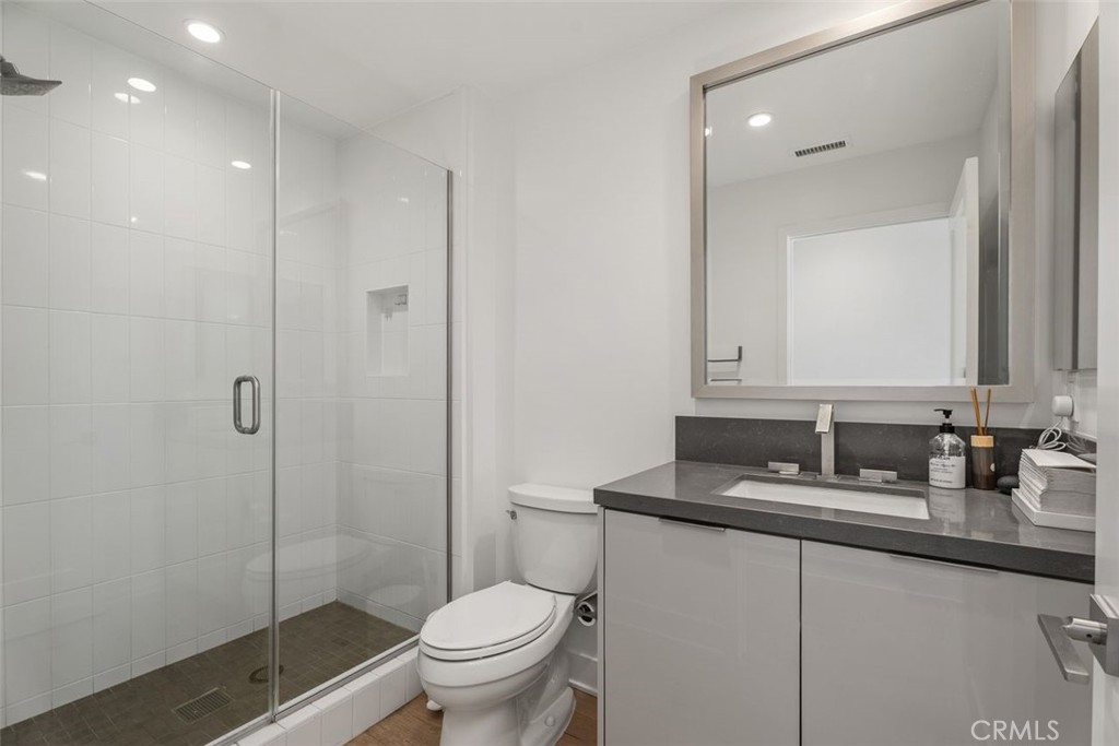 Newport Beach, California, 92663, United States, 2 Bedrooms Bedrooms, ,3 BathroomsBathrooms,Residential,For Sale,1989399