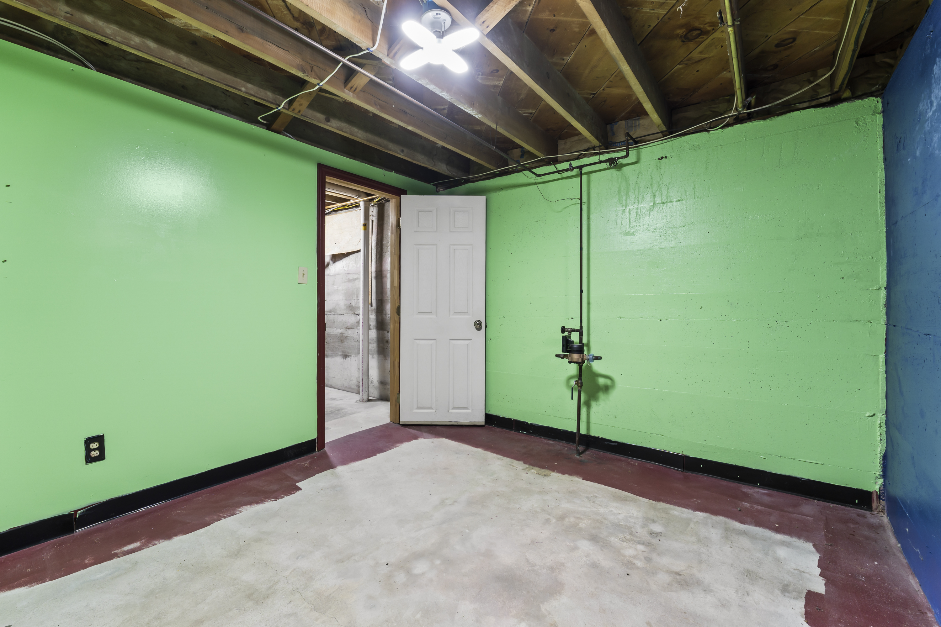 Falmouth, Maine, 04105, United States, 3 Bedrooms Bedrooms, ,2 BathroomsBathrooms,Residential,For Sale,1794593