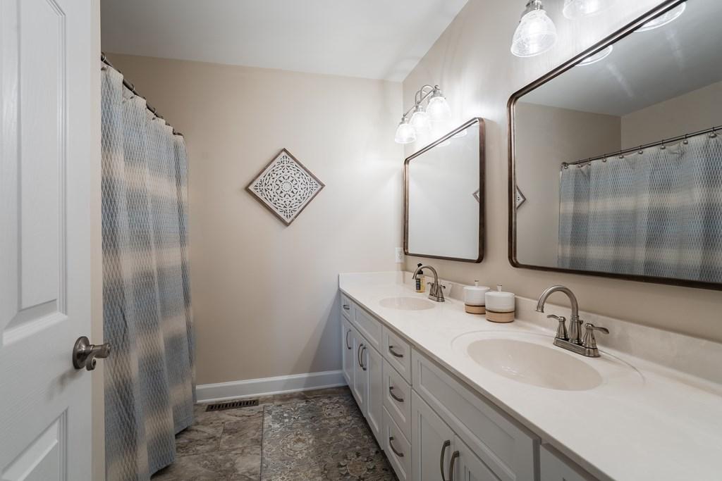 CHATSWORTH, Georgia, 30705, United States, 3 Bedrooms Bedrooms, ,3 BathroomsBathrooms,Residential,For Sale,1965219