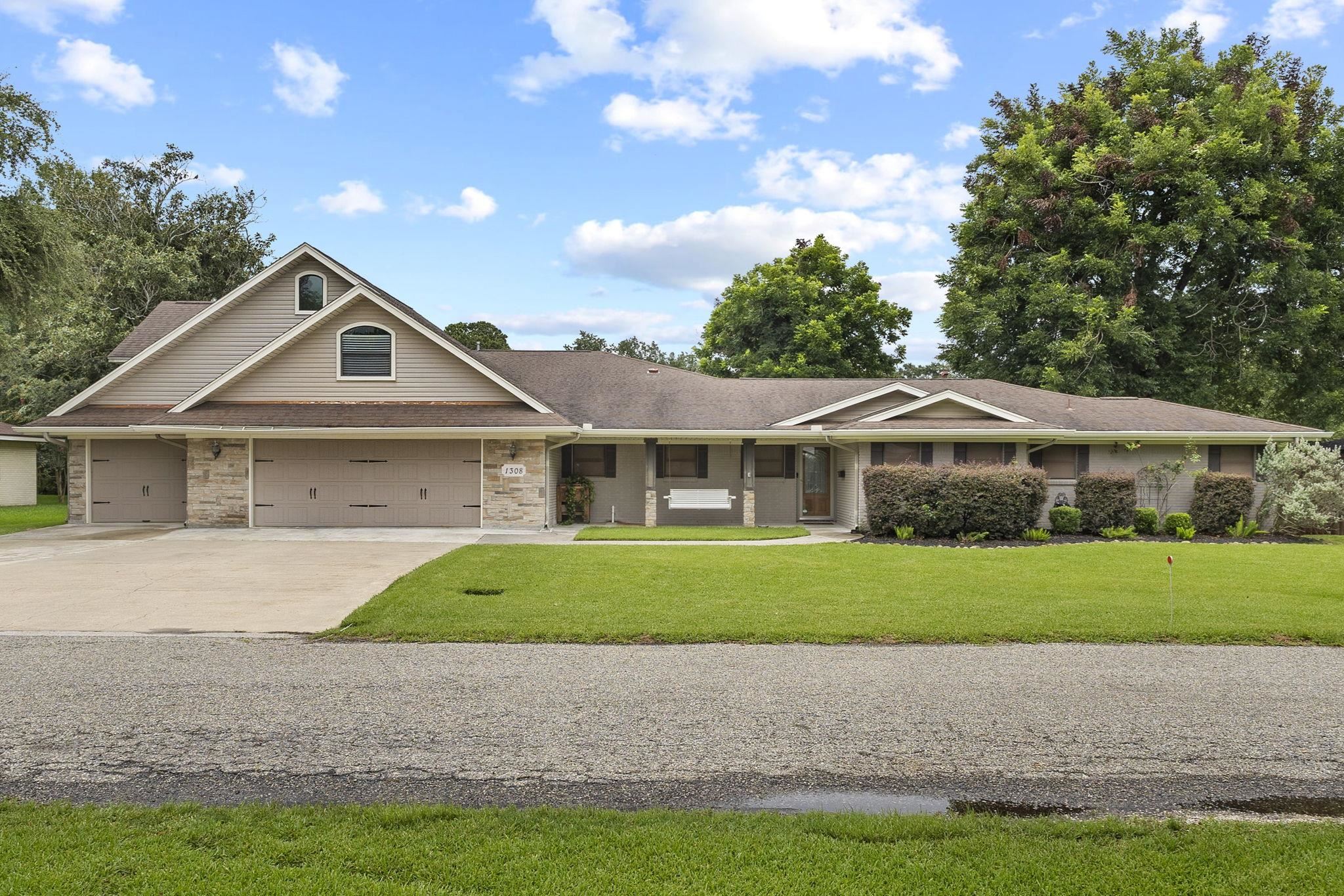 Boyd Ave, Port Neches, TX 77651