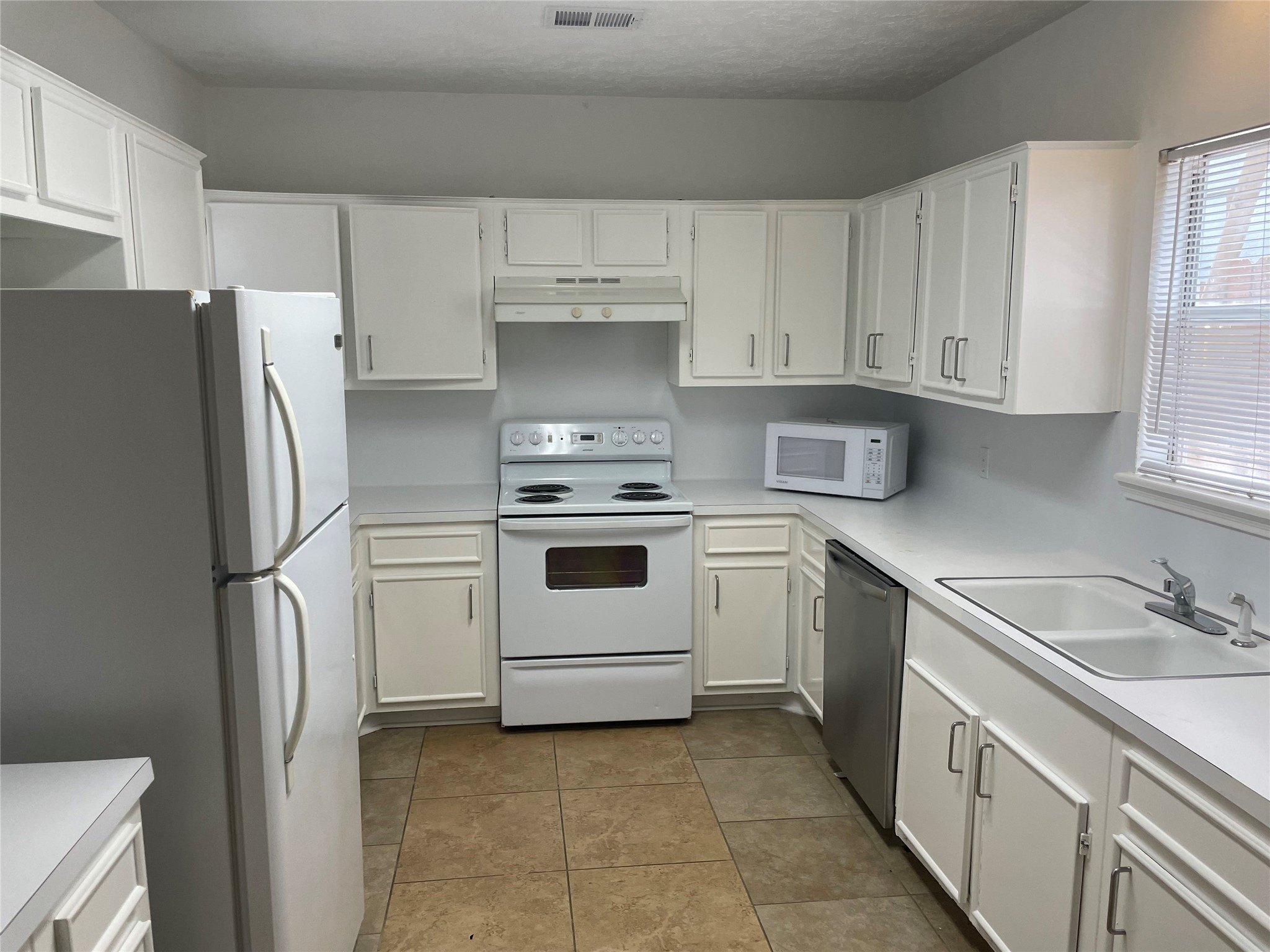 Houston, Texas, 77057, United States, 3 Bedrooms Bedrooms, ,3 BathroomsBathrooms,Residential,For Sale,1921662