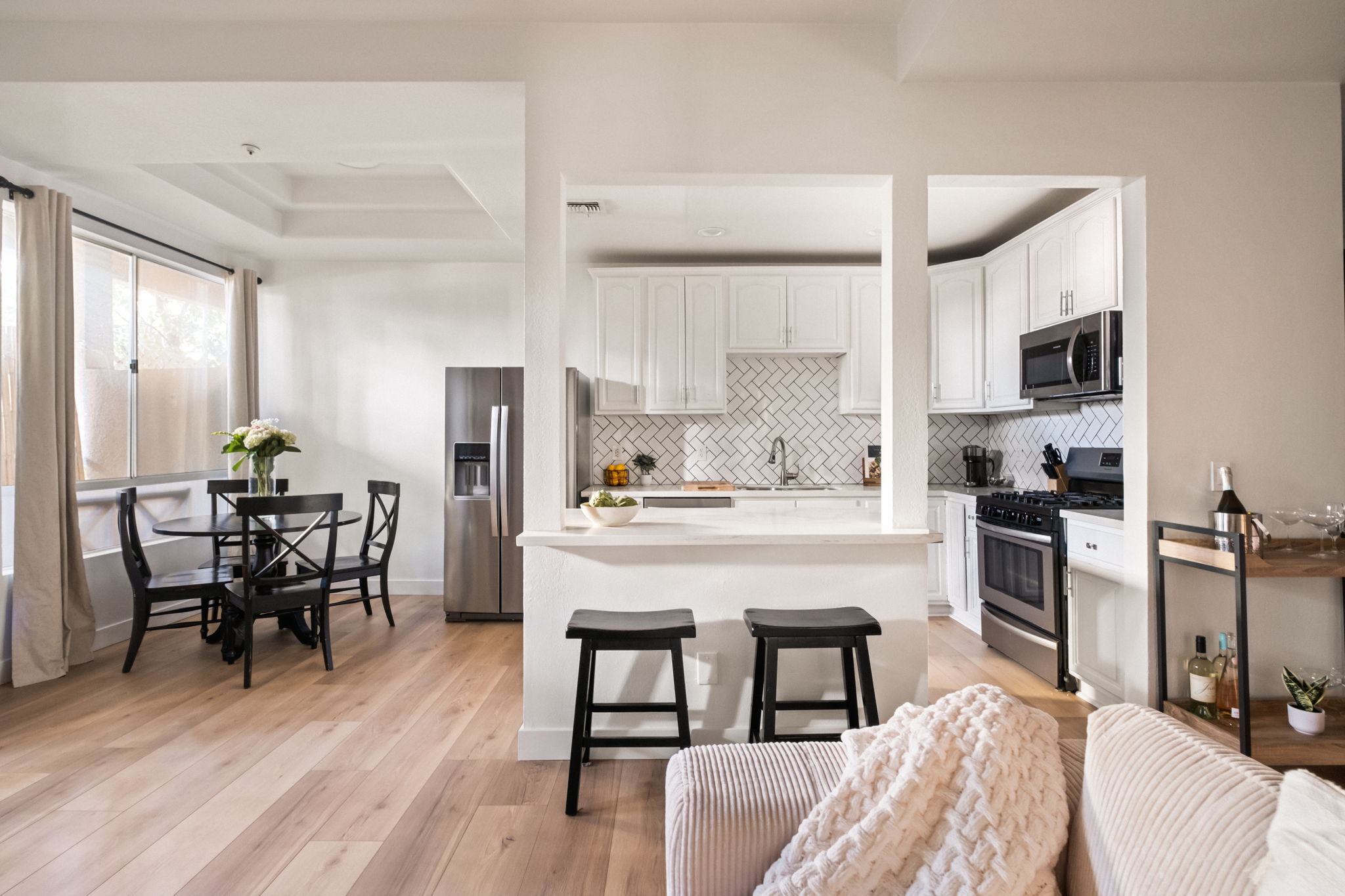  4943 Rosewood Ave - 物件實景