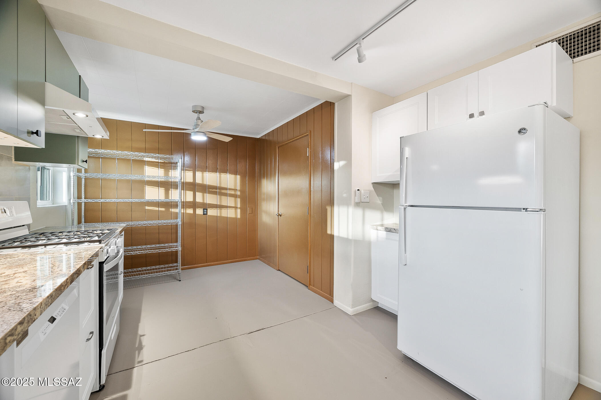 Tucson, Arizona, 85716, United States, 4 Bedrooms Bedrooms, ,4 BathroomsBathrooms,Residential,For Sale,1994782