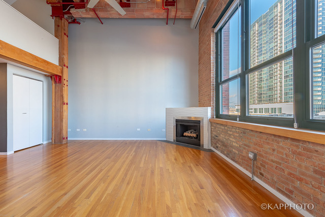Chicago, Illinois, 60616, United States, 3 Bedrooms Bedrooms, ,2 BathroomsBathrooms,Residential,For Sale,1881294
