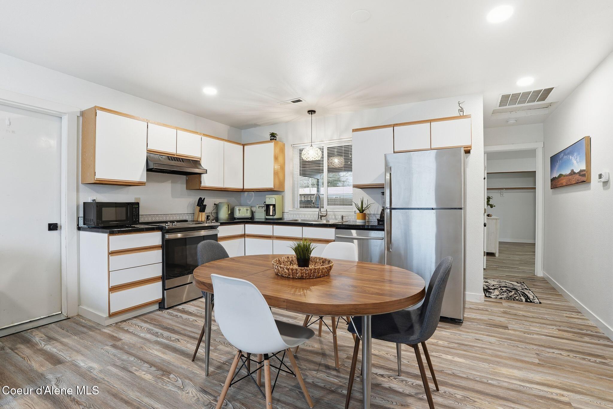 Coeur d'Alene, Idaho, 83814, United States, ,Residential,For Sale,2006105