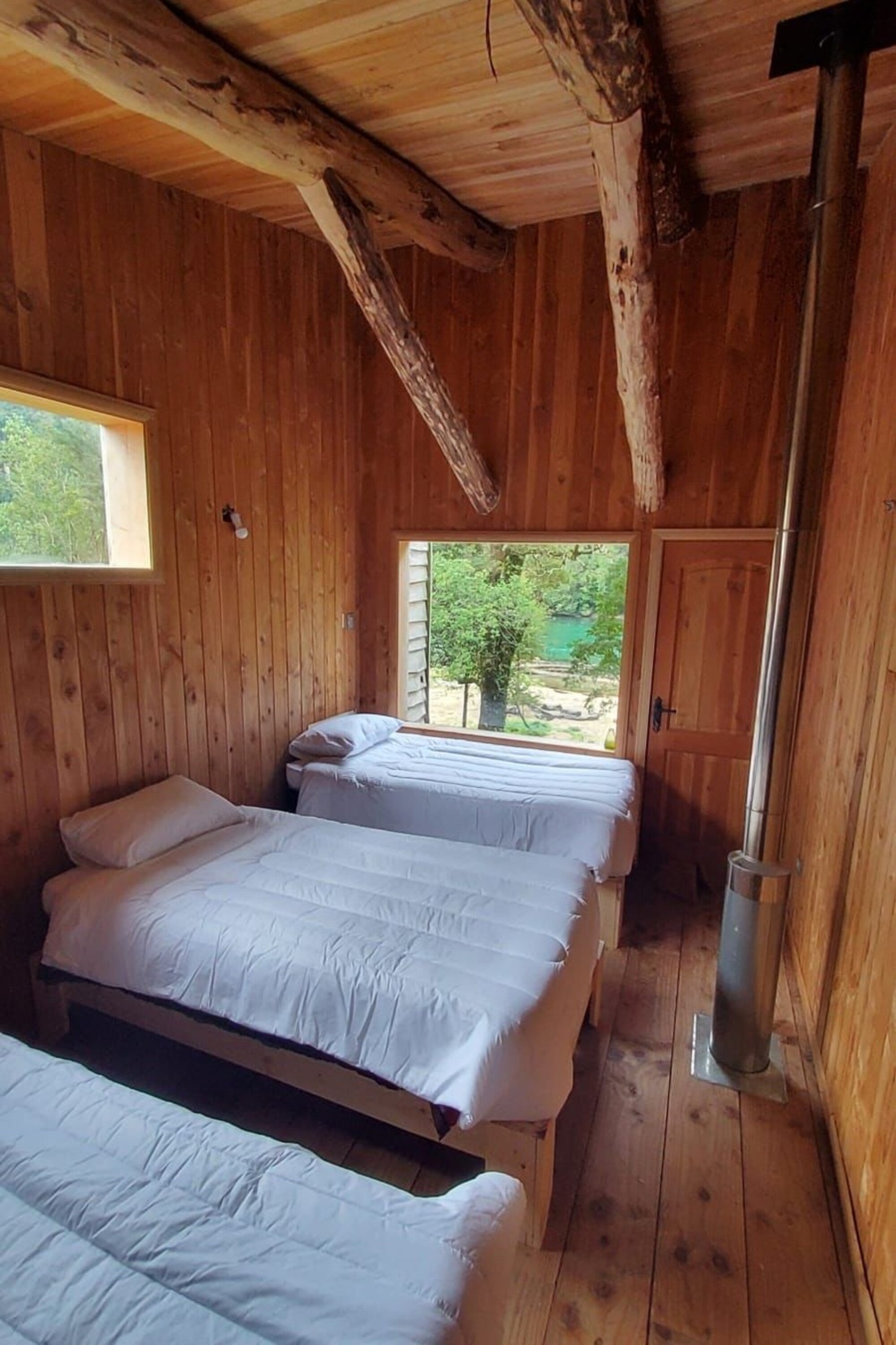  Lodge on 3 Hectares with 200 m of Cisnes Riverfront in the Aysén Region - 物件實景