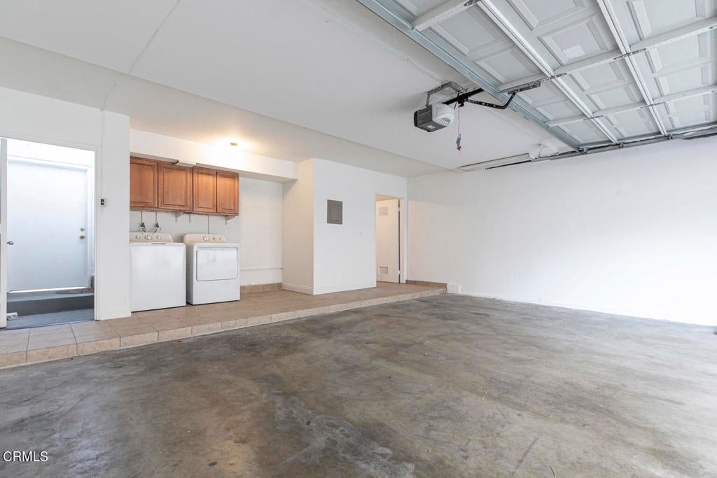 Glendale, California, 91205, United States, 3 Bedrooms Bedrooms, ,2 BathroomsBathrooms,Residential,For Sale,1938623