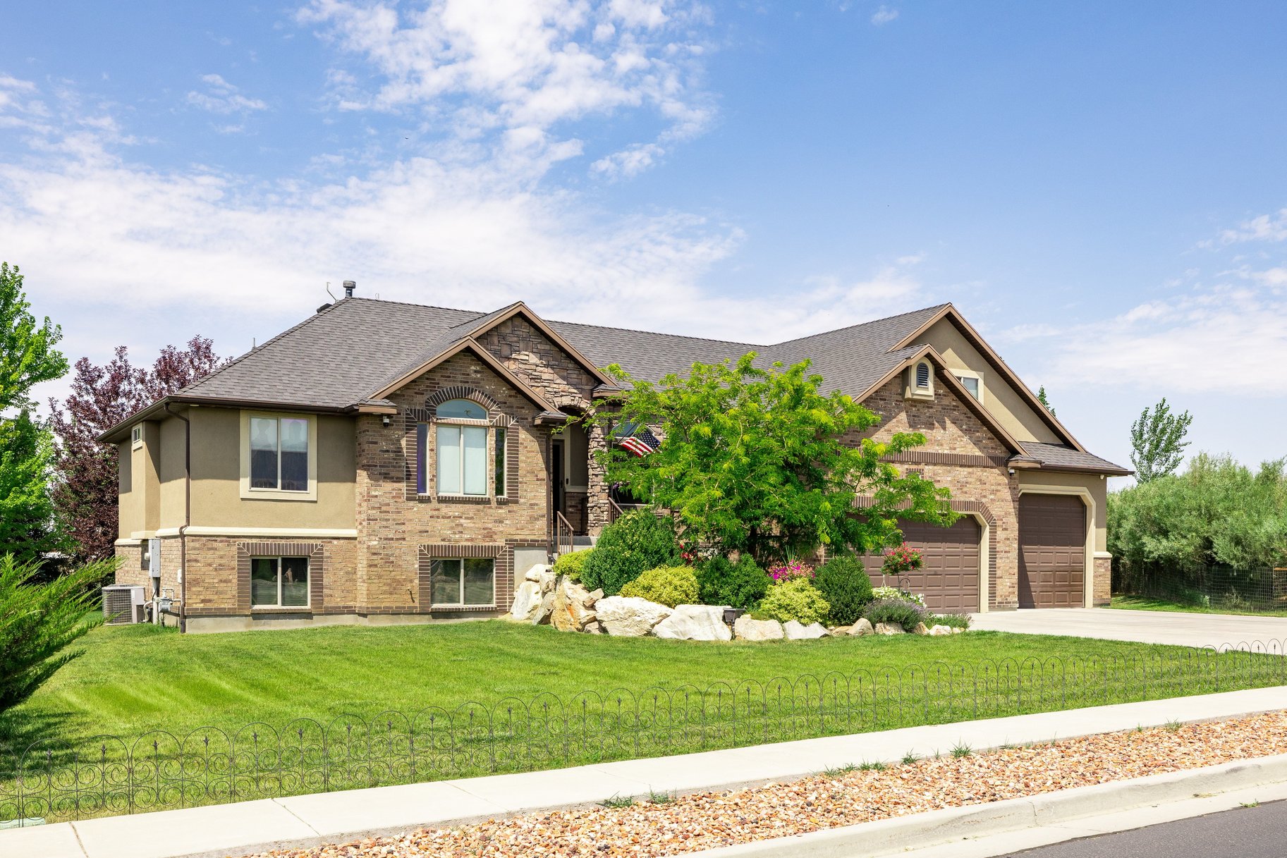  Luxury Custom Rambler on .86 Acre Park Like Setting and Extensive Mountain Views - 物件實景