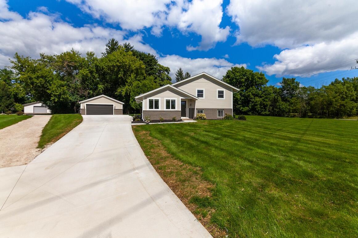 Delafield, Wisconsin, 53072, United States, 3 Bedrooms Bedrooms, ,2 BathroomsBathrooms,Residential,For Sale,1927266