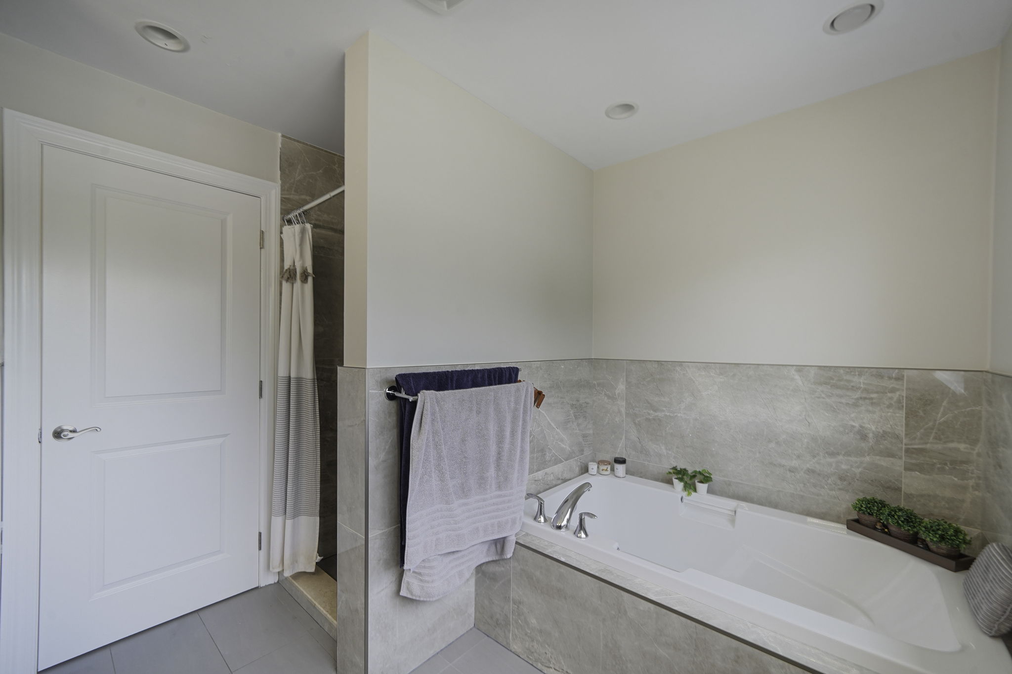 Cedarhurst, New York, 11516, United States, 5 Bedrooms Bedrooms, ,5 BathroomsBathrooms,Residential,For Sale,1851144