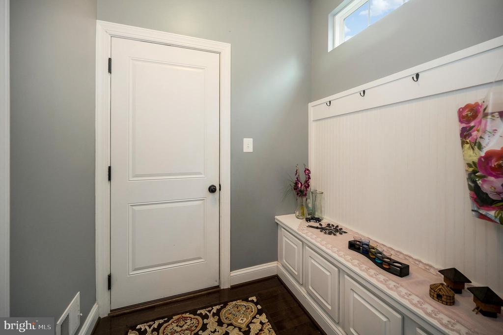 Woodbridge, Virginia, 22193, United States, 6 Bedrooms Bedrooms, ,6 BathroomsBathrooms,Residential,For Sale,1919107