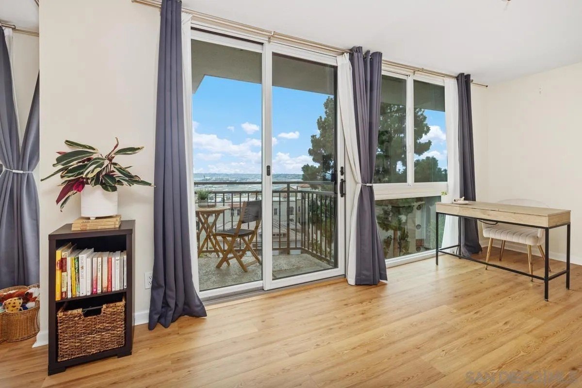 San Diego, California, 92101, United States, 2 Bedrooms Bedrooms, ,2 BathroomsBathrooms,Residential,For Sale,1901381