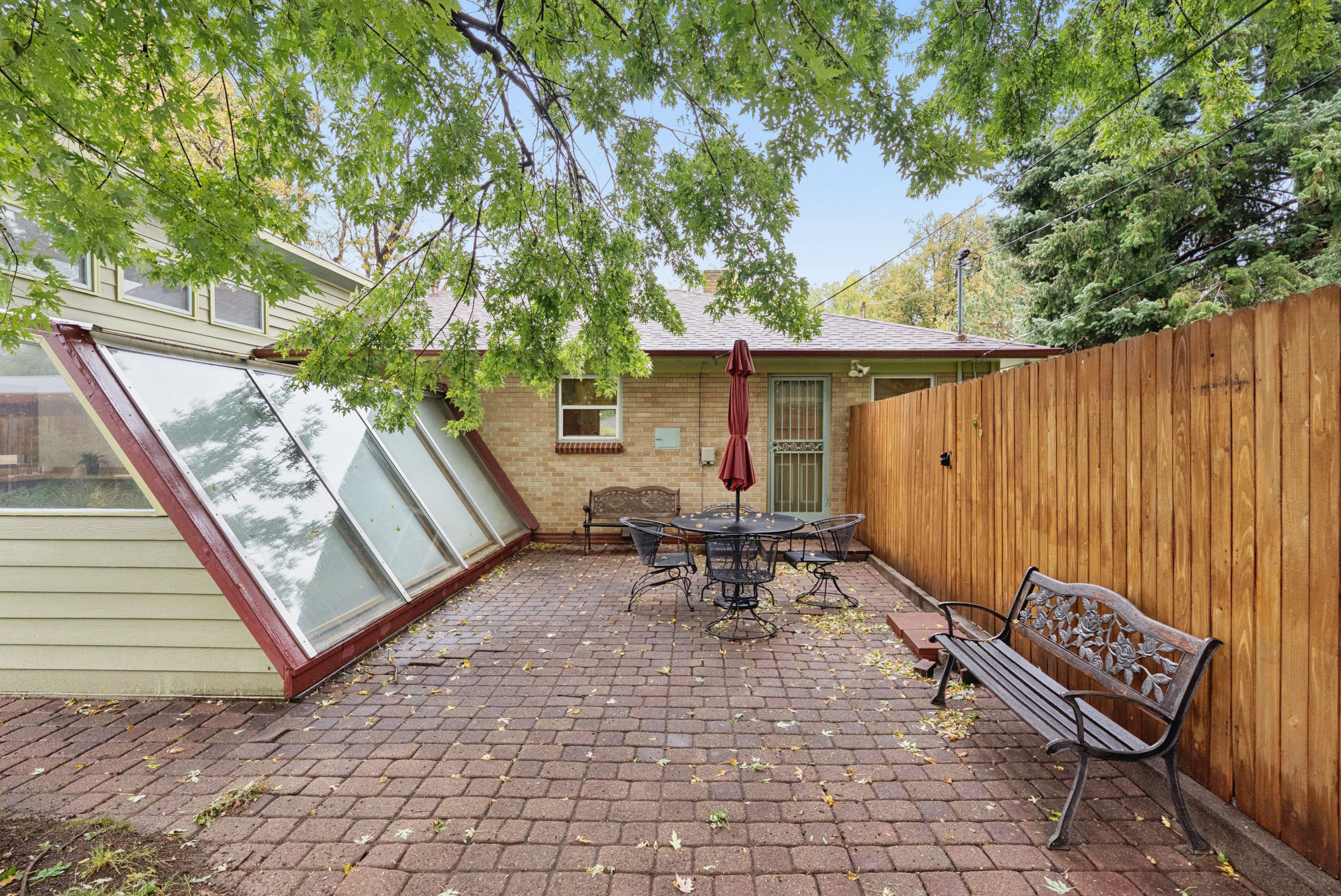  Welcome to 545 Estes Street, a bright, charming ranch-style home in an establish - 物件實景