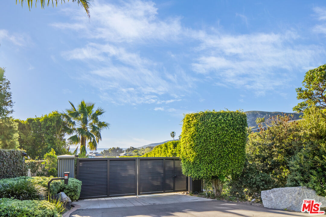 Malibu, California, 90265, United States, 3 Bedrooms Bedrooms, ,4 BathroomsBathrooms,Residential,For Sale,1746173