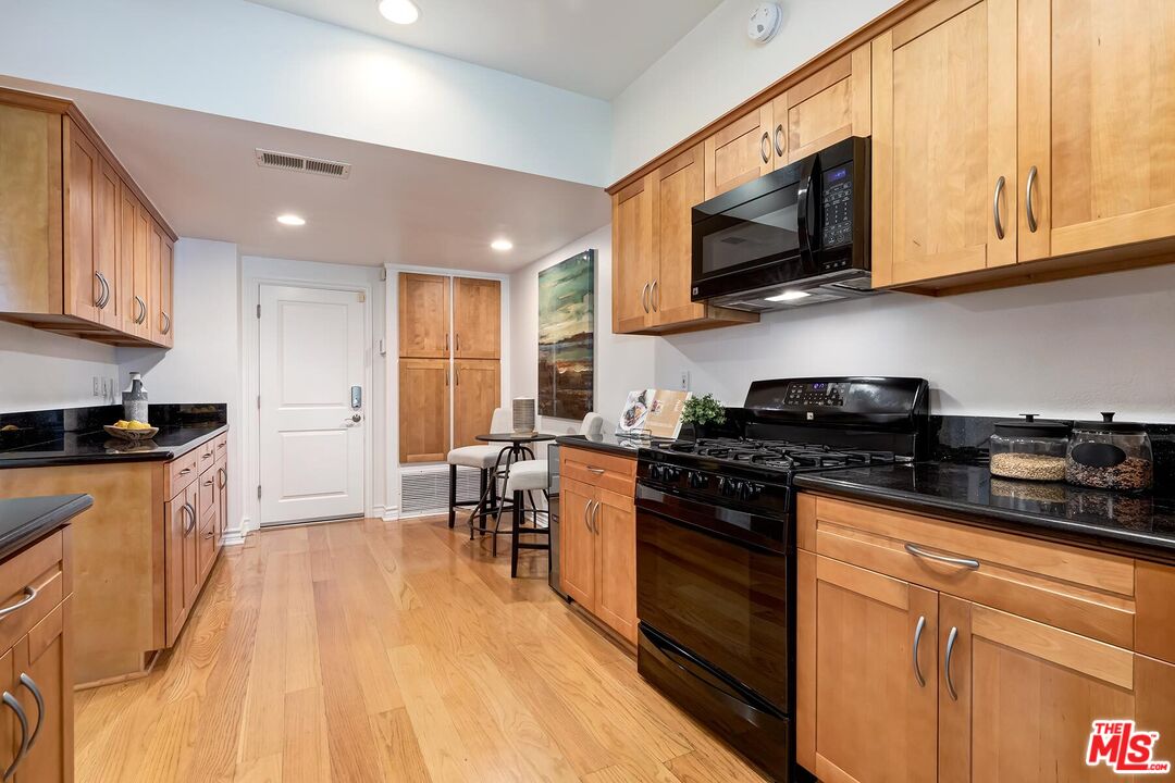 Pacific Palisades, California, 90272, United States, 3 Bedrooms Bedrooms, ,4 BathroomsBathrooms,Residential,For Sale,1993349