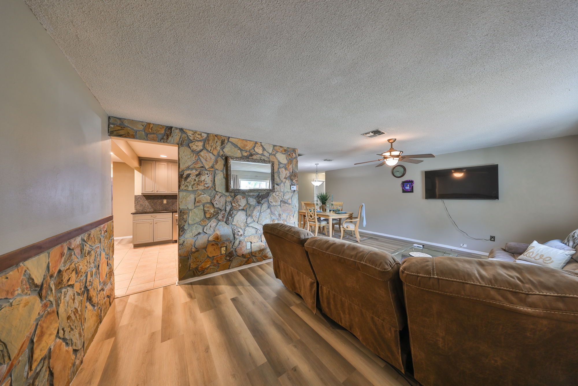 Seminole, Florida, 33772, United States, 4 Bedrooms Bedrooms, ,2 BathroomsBathrooms,Residential,For Sale,2013302
