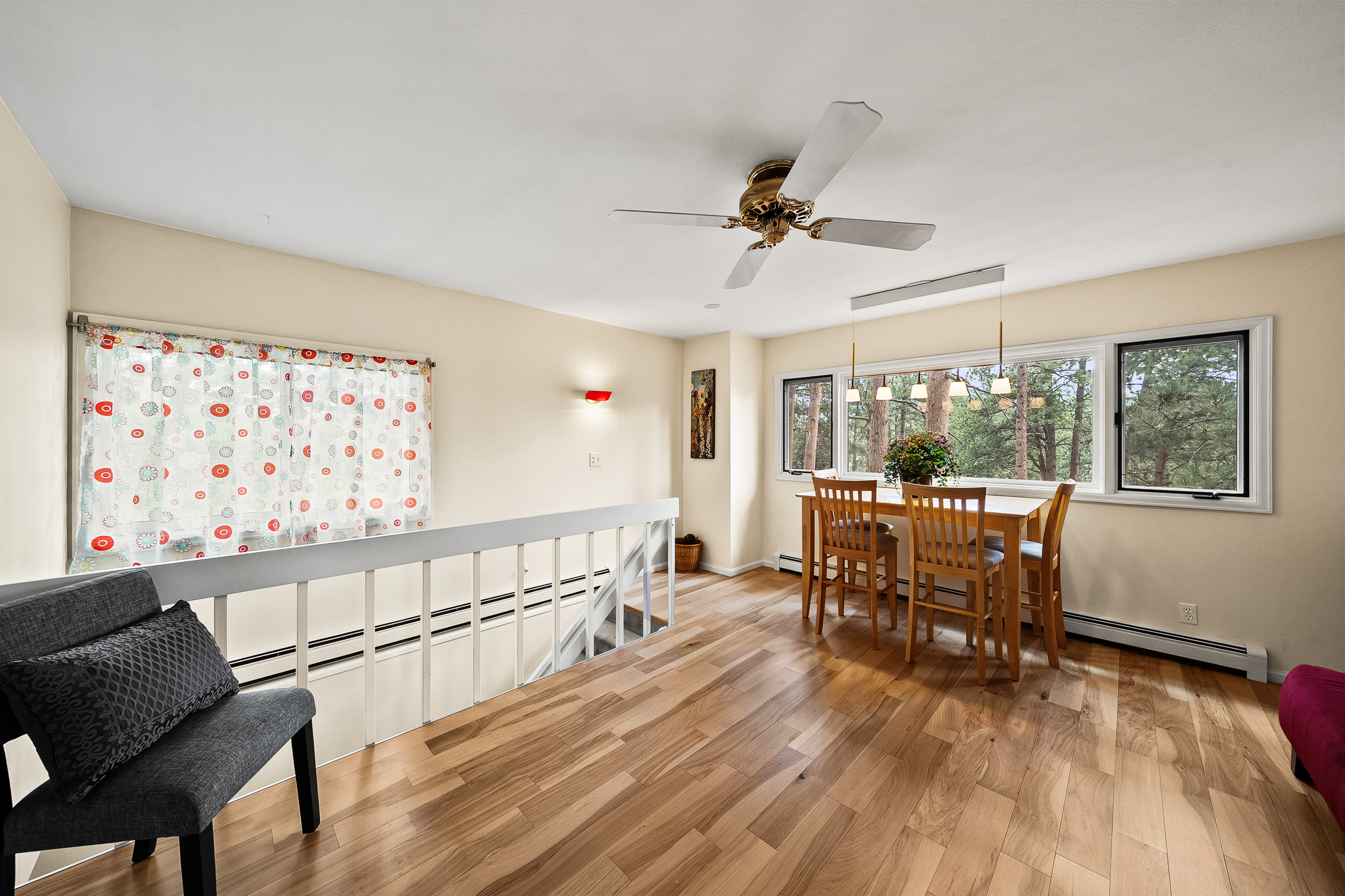  Rare Opportunity to Own 2 Homes Just Steps Away from Coveted Evergreen Lake - 物件實景