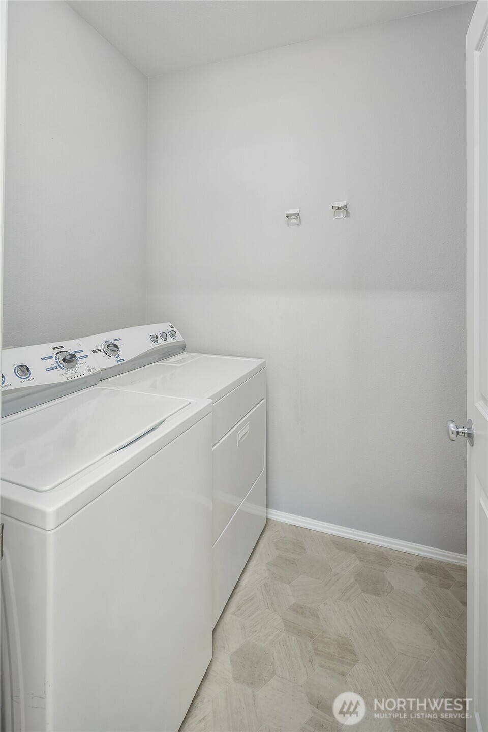 Sammamish, Washington, 98075, United States, 2 Bedrooms Bedrooms, ,2 BathroomsBathrooms,Residential,For Sale,1997338