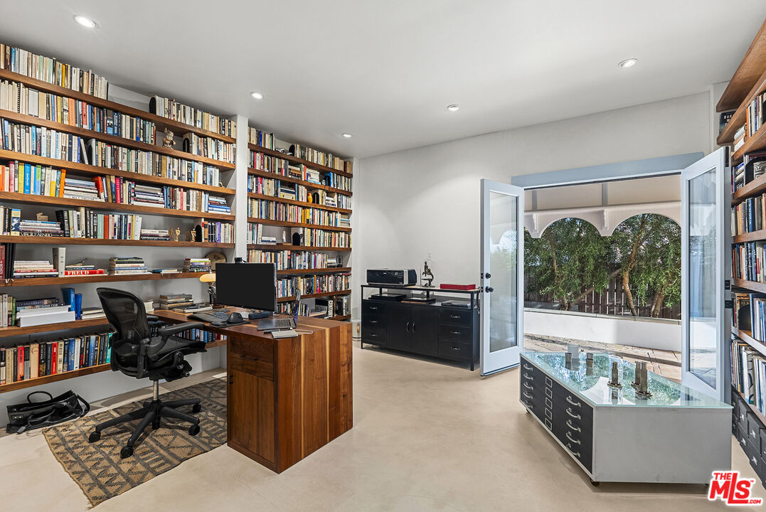 Los Angeles, California, 90068, United States, 3 Bedrooms Bedrooms, ,3 BathroomsBathrooms,Residential,For Sale,1794796