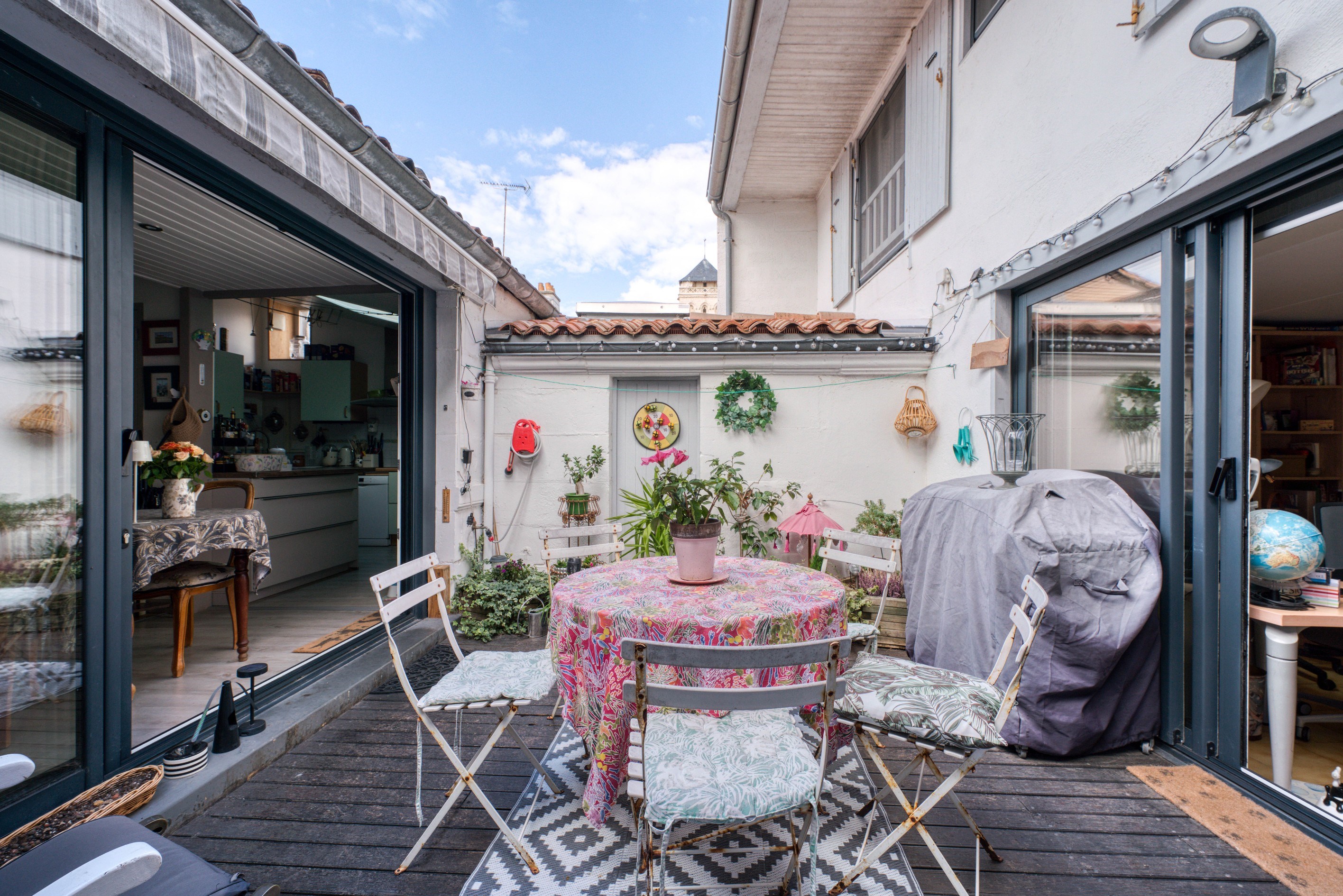 Character Apartment of 160 sqm with Private Patio and Rooftop Views - 物件實景