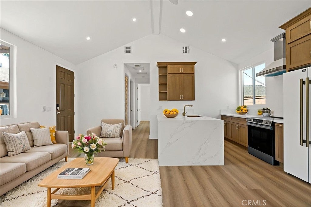 Fullerton, California, 92833, United States, 6 Bedrooms Bedrooms, ,4 BathroomsBathrooms,Residential,For Sale,1979244