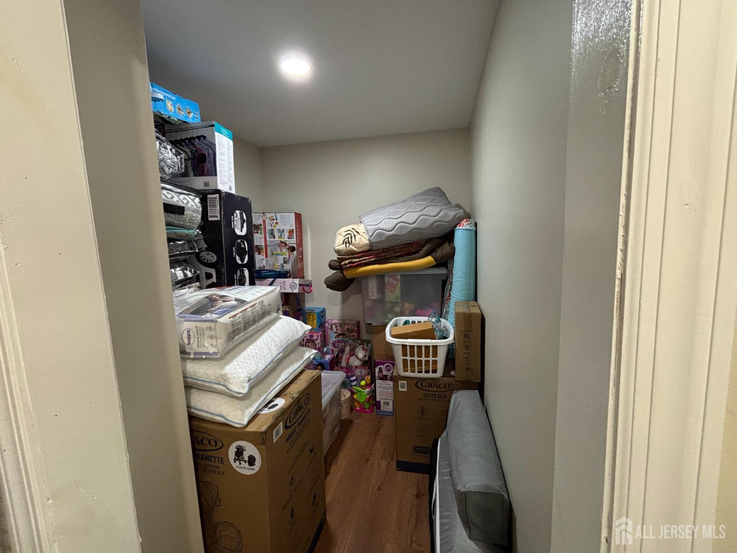 North Brunswick, New Jersey, 08902, United States, 3 Bedrooms Bedrooms, ,3 BathroomsBathrooms,Residential,For Sale,2048487