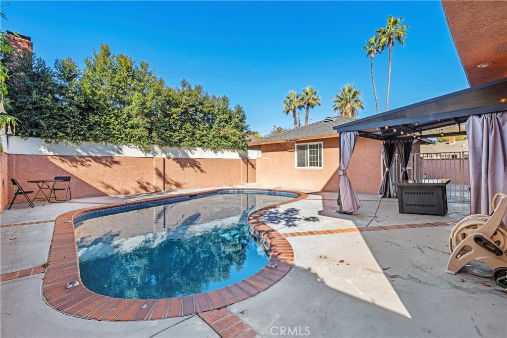 Valley Glen, California, 91401, United States, 4 Bedrooms Bedrooms, ,4 BathroomsBathrooms,Residential,For Sale,1990923