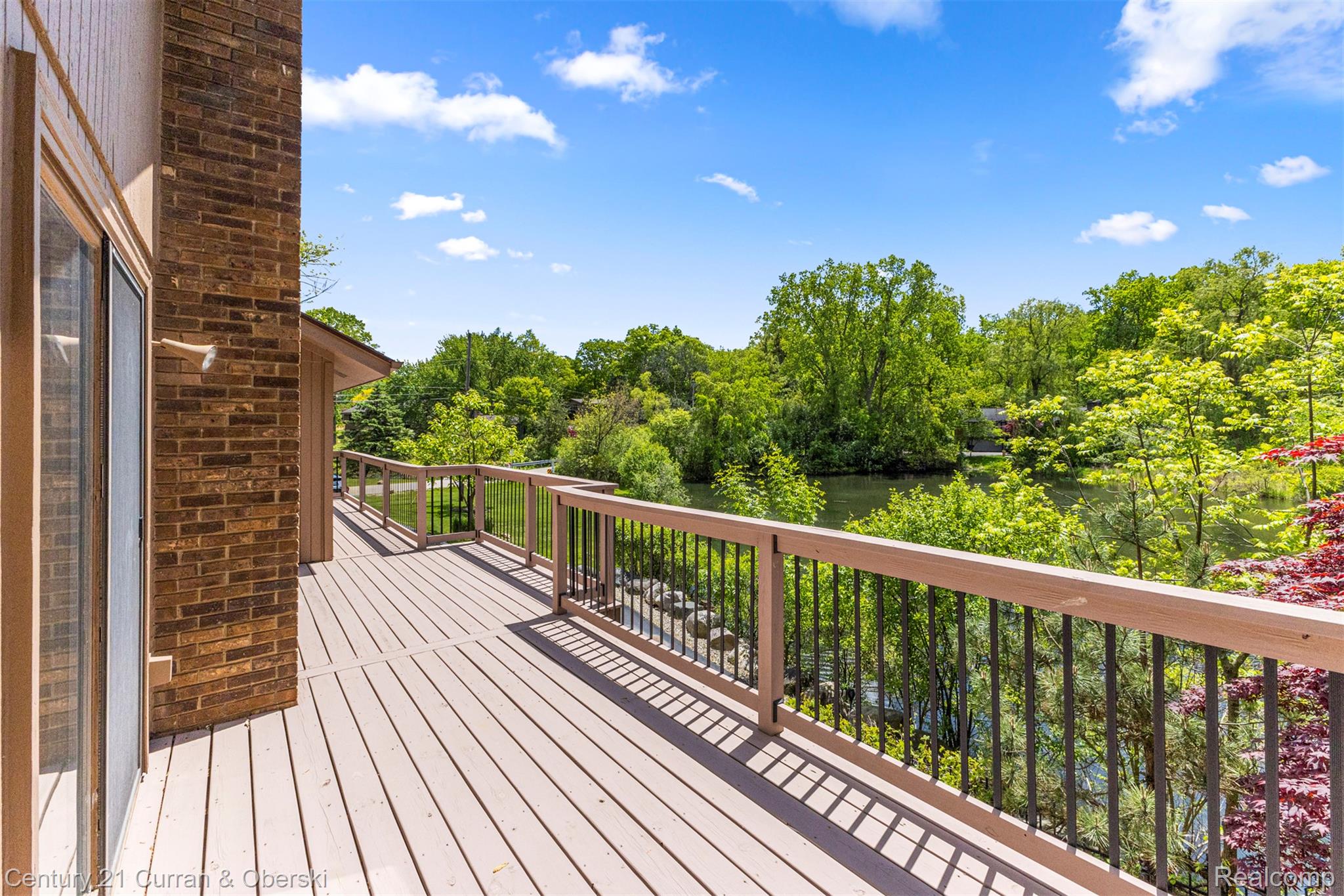 West Bloomfield Charter Township, Michigan, 48323, United States, 4 Bedrooms Bedrooms, ,4 BathroomsBathrooms,Residential,For Sale,1942642