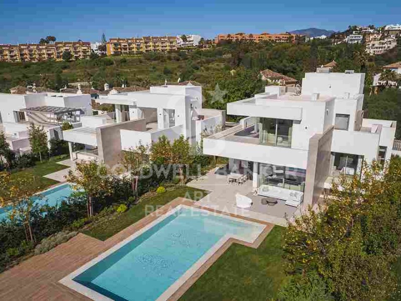 Estepona, Andalusia, ES, 5 Bedrooms Bedrooms, ,5 BathroomsBathrooms,Residential,For Sale,1796755