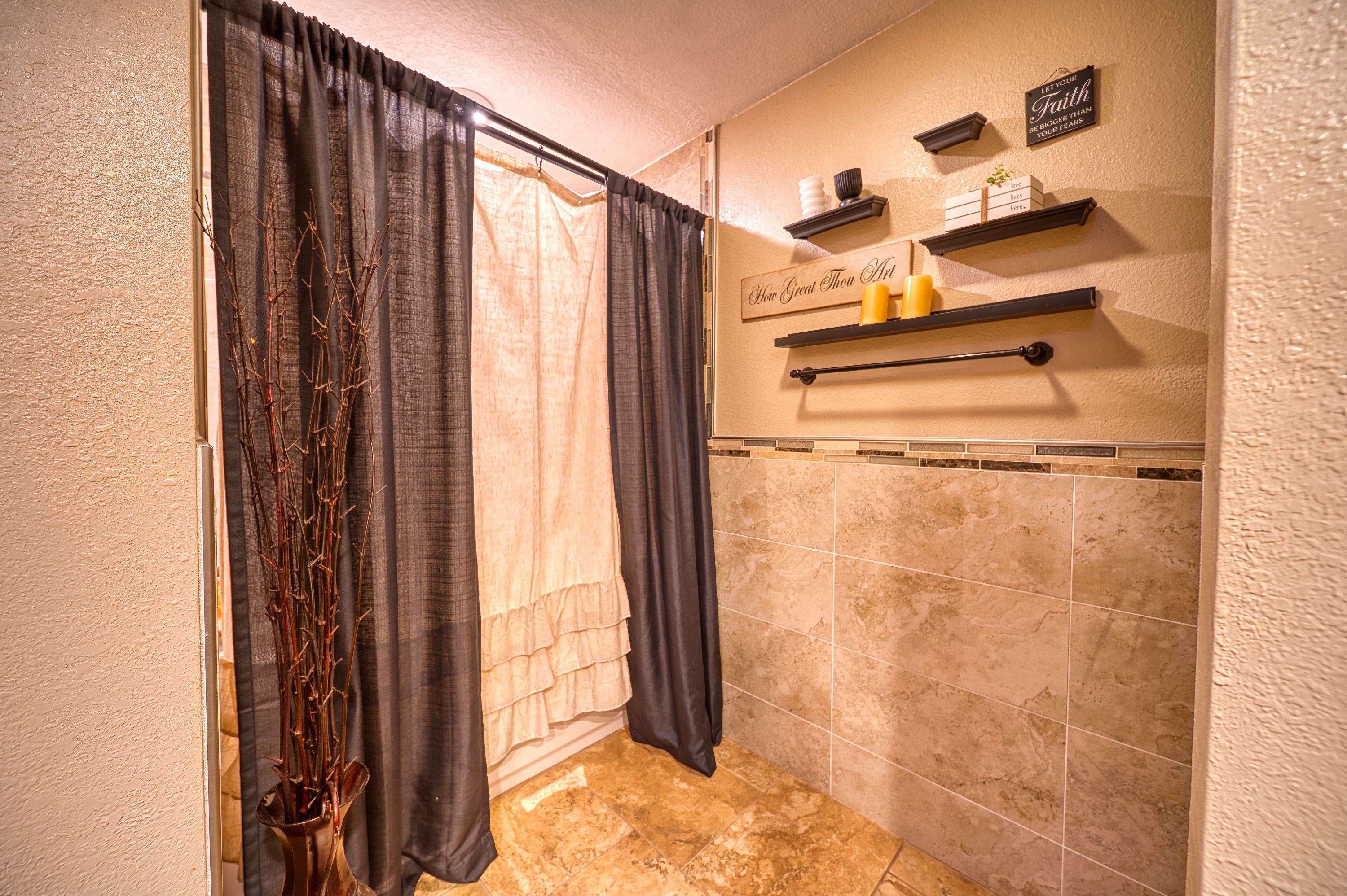 Carlsbad, New Mexico, 88220, United States, 4 Bedrooms Bedrooms, ,3 BathroomsBathrooms,Residential,For Sale,1974897