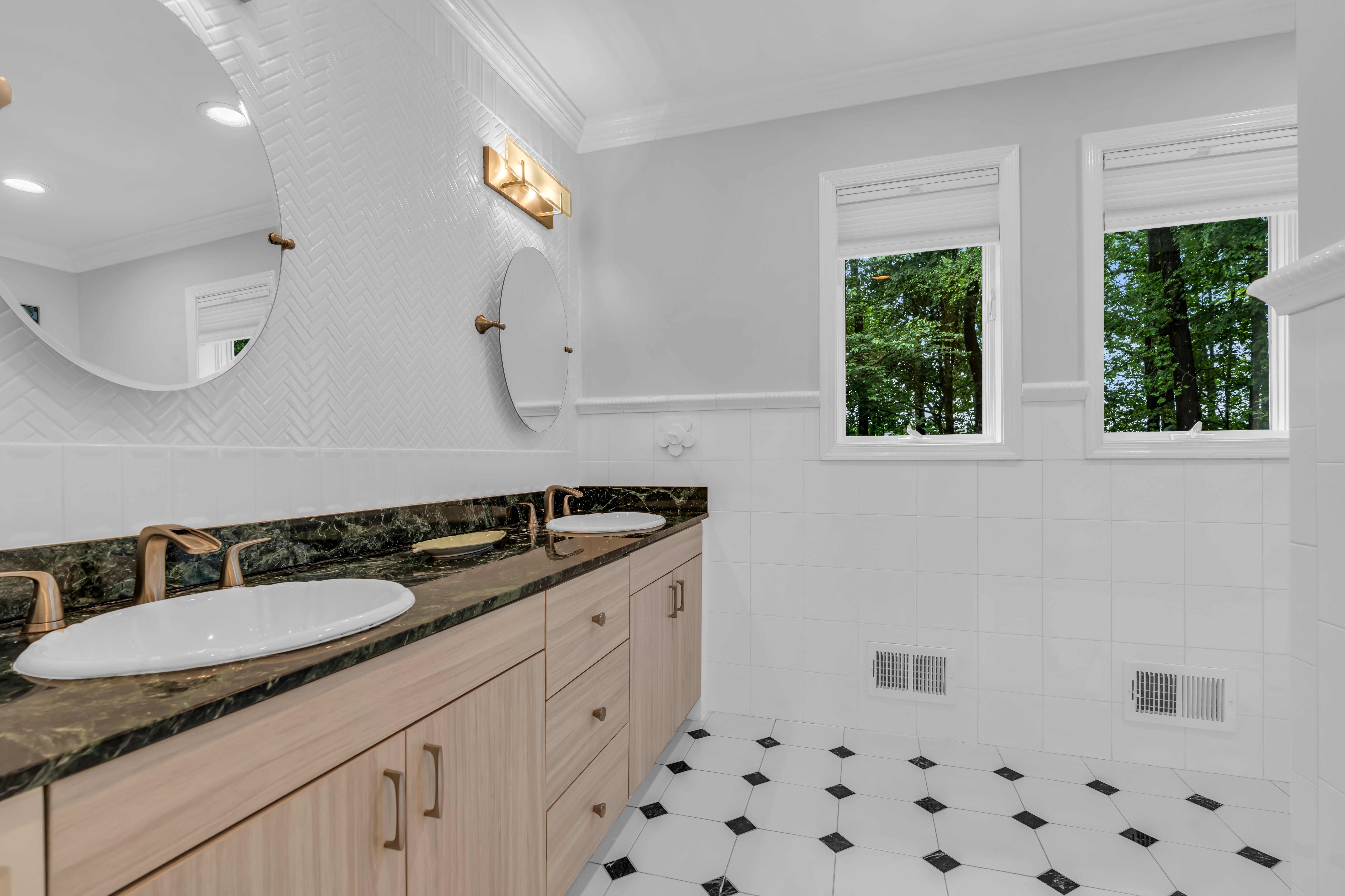  5-Bedroom Colonial in Lincroft - 物件實景