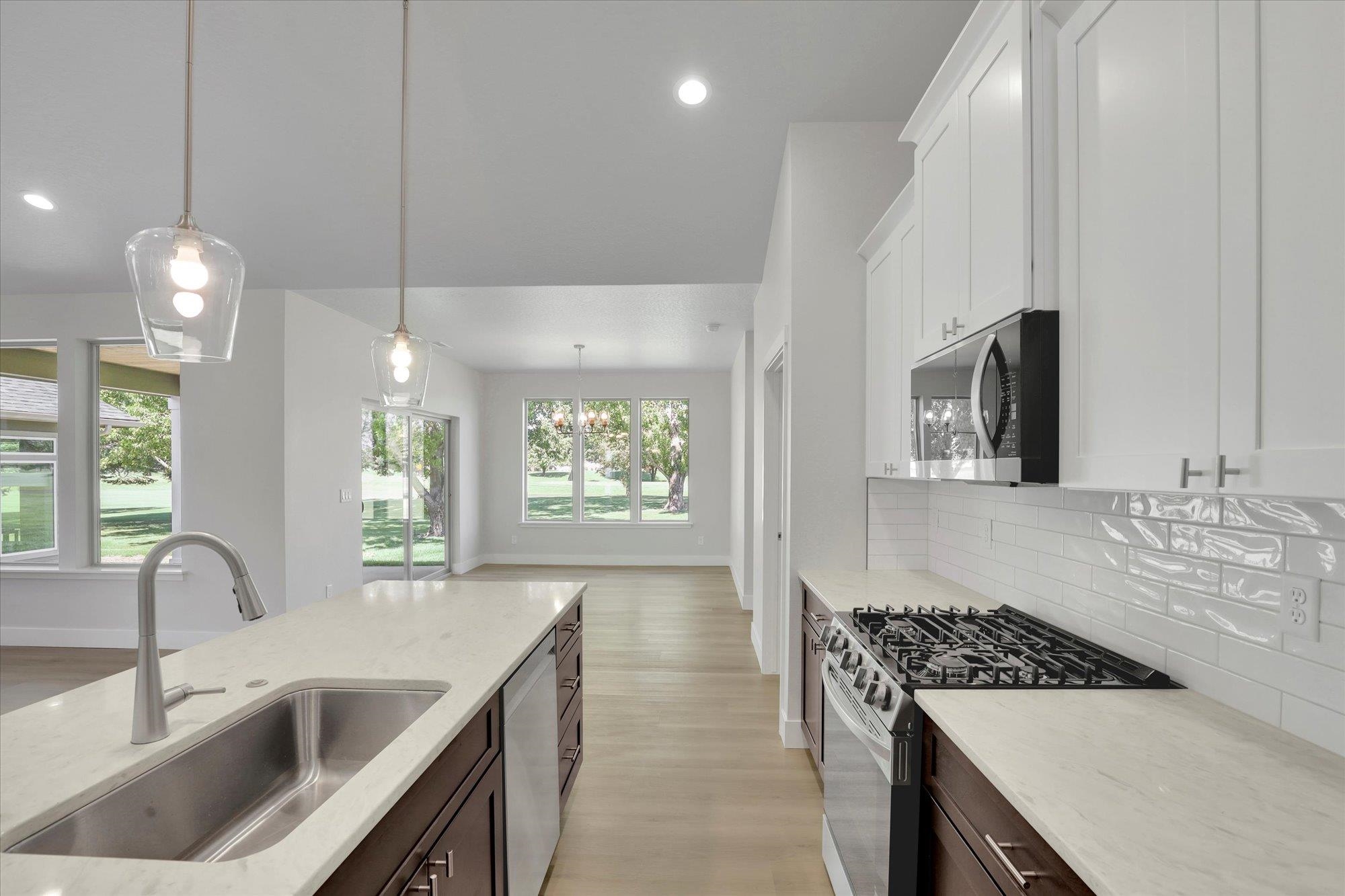 Deer Park, Washington, 99006, United States, 3 Bedrooms Bedrooms, ,2 BathroomsBathrooms,Residential,For Sale,1962895