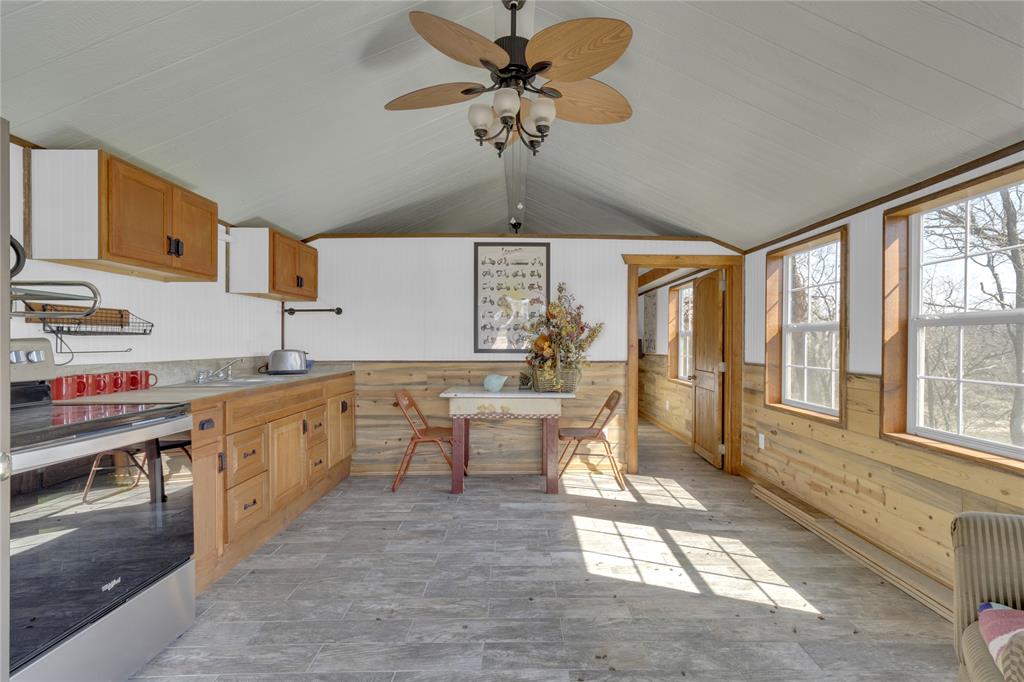 Glen Rose, Texas, 76043, United States, 8 Bedrooms Bedrooms, ,8 BathroomsBathrooms,Residential,For Sale,1981004