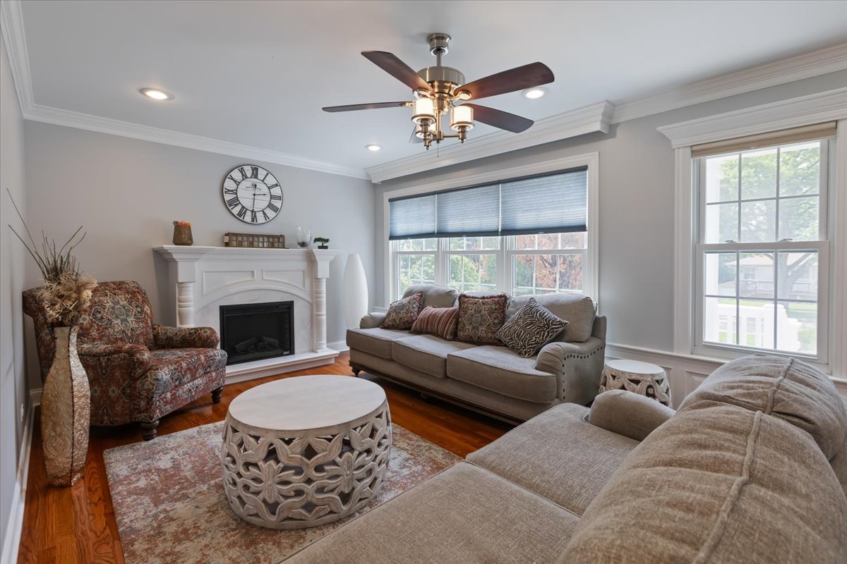 Lombard, Illinois, 60148, United States, 4 Bedrooms Bedrooms, ,4 BathroomsBathrooms,Residential,For Sale,1900568