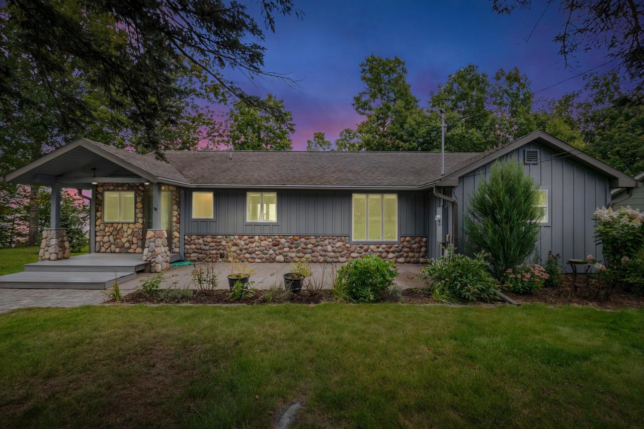 Washburn, Wisconsin, 54891, United States, 3 Bedrooms Bedrooms, ,1 BathroomBathrooms,Residential,For Sale,1960790