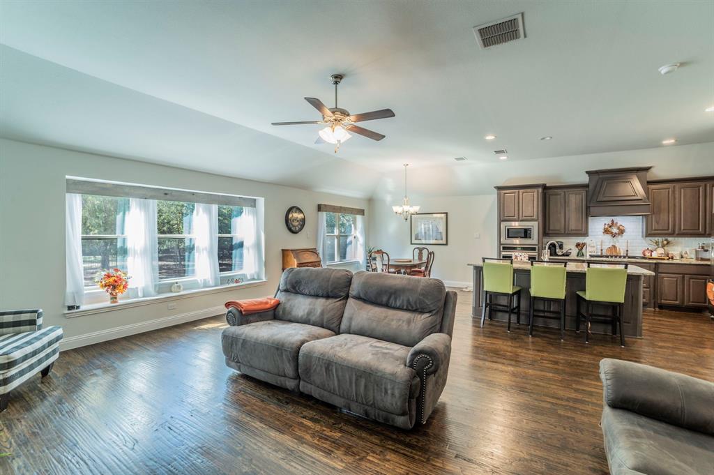 Flower Mound, Texas, 75028, United States, 3 Bedrooms Bedrooms, ,3 BathroomsBathrooms,Residential,For Sale,1978498