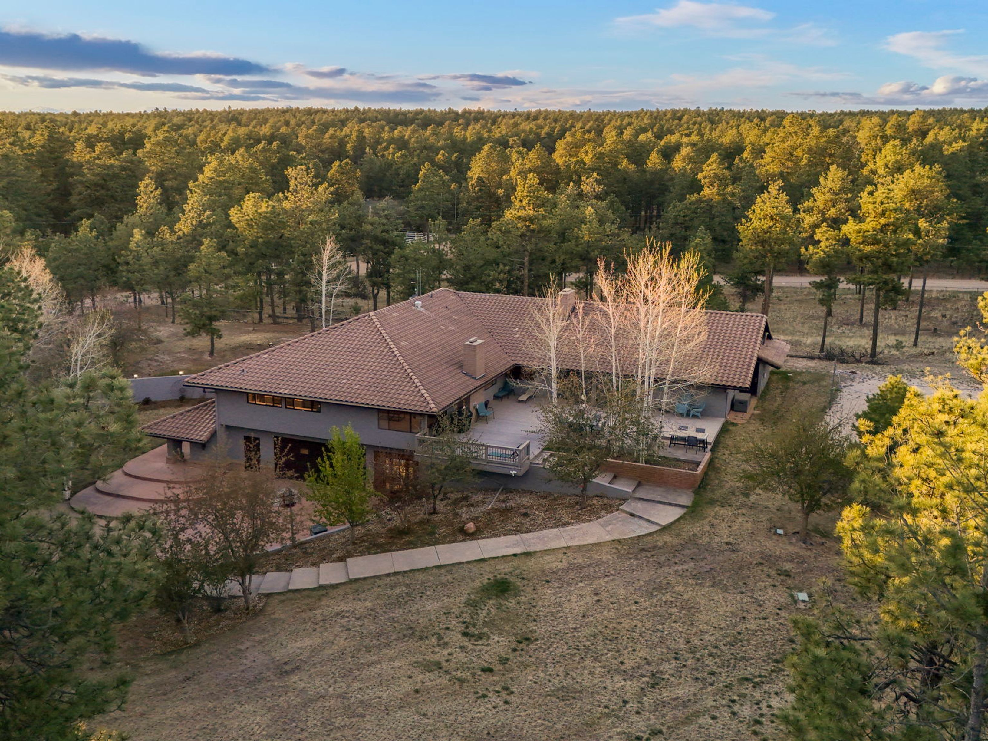  Sought after southwest Black Forest location including two lots - 物件實景