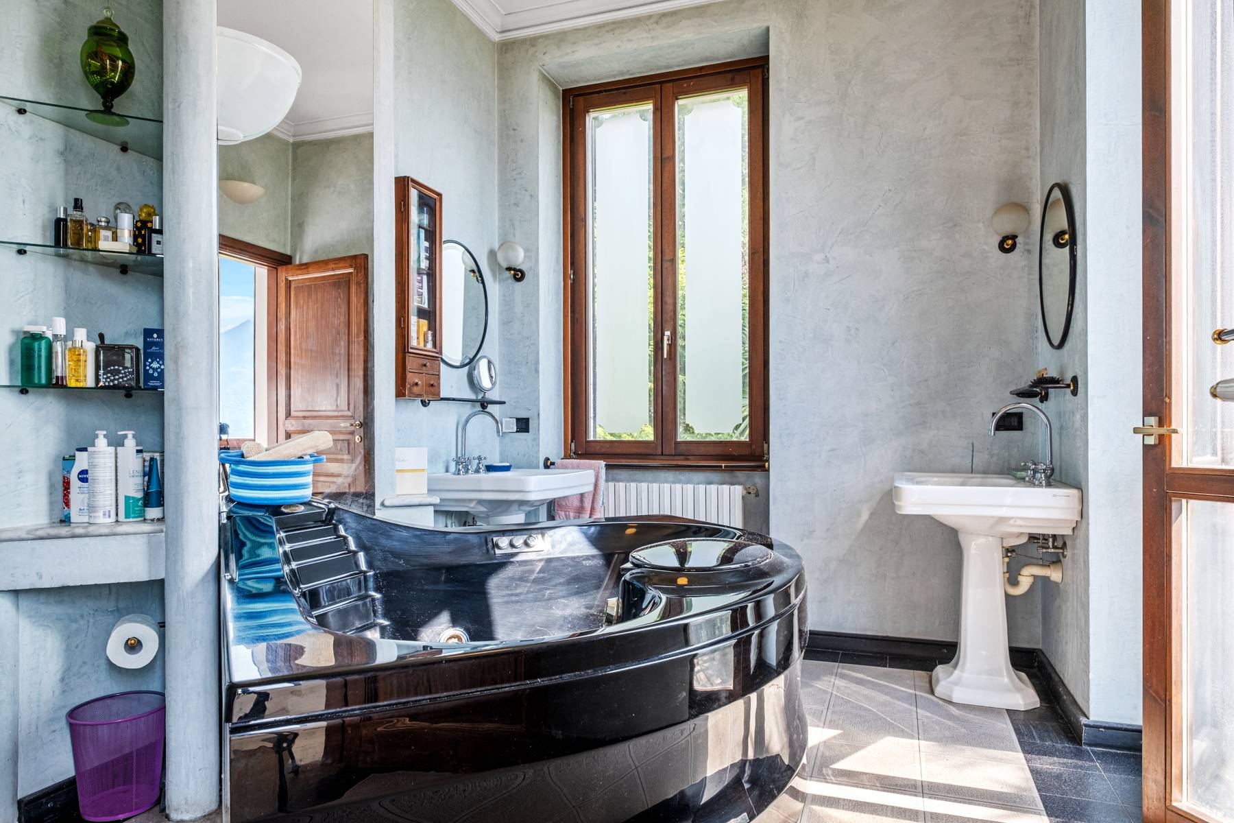 Luino, Varese, 21016, IT, 9 Bedrooms Bedrooms, ,10 BathroomsBathrooms,Residential,For Sale,1804075