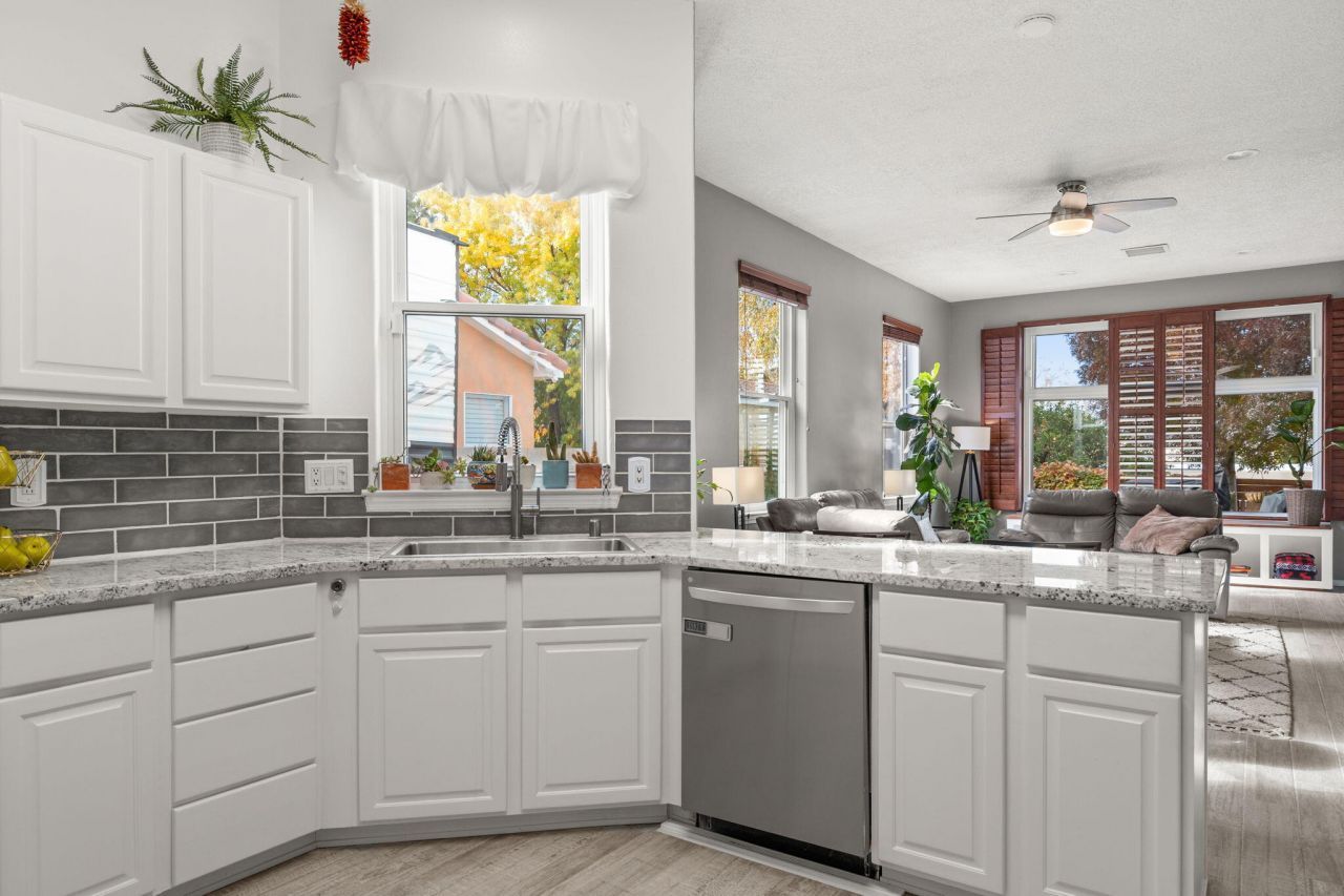 Albuquerque, New Mexico, 87122, United States, 3 Bedrooms Bedrooms, ,2 BathroomsBathrooms,Residential,For Sale,1992964