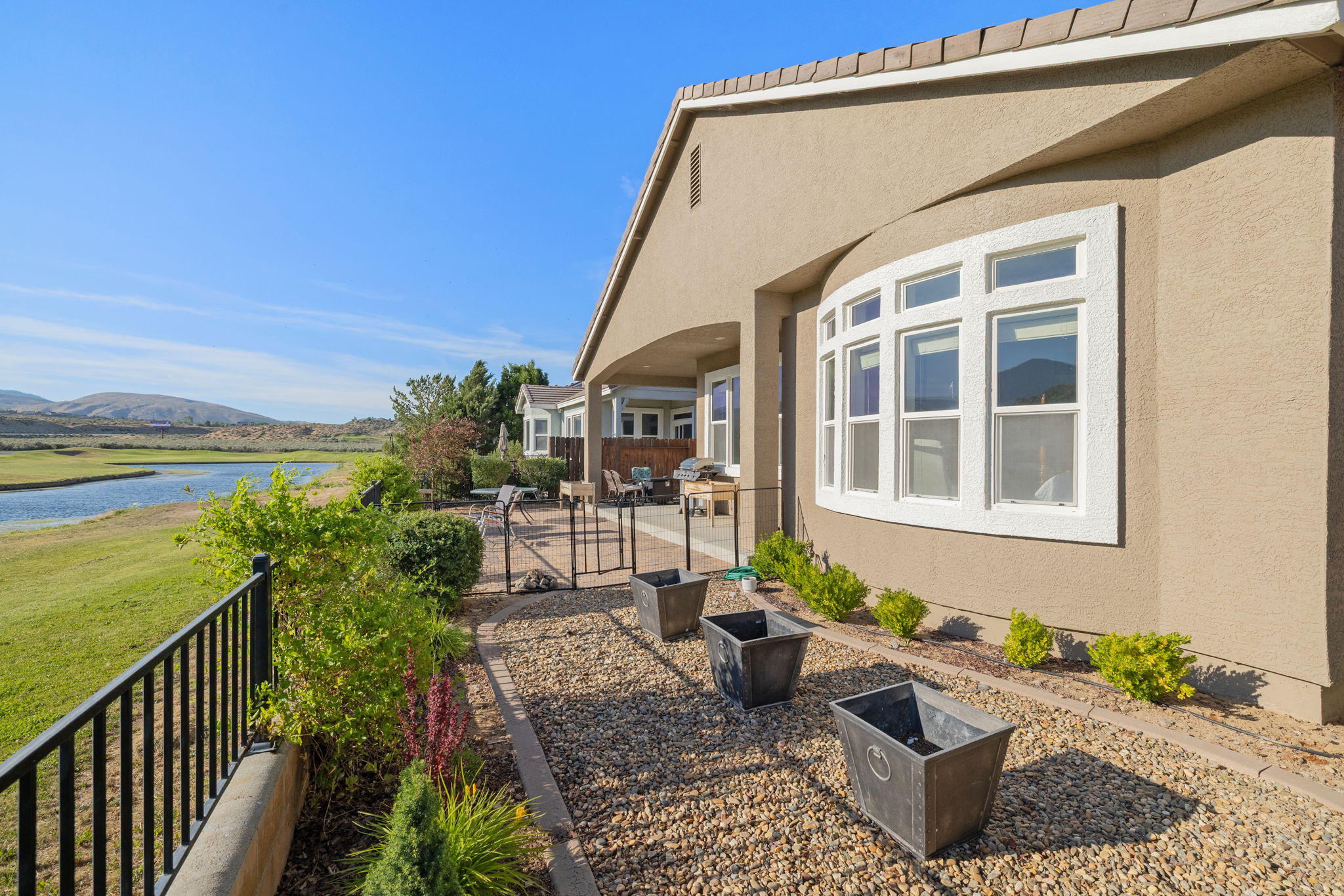  Refined Minden Living with Designer Touches and Captivating Mountain Views - 物件實景