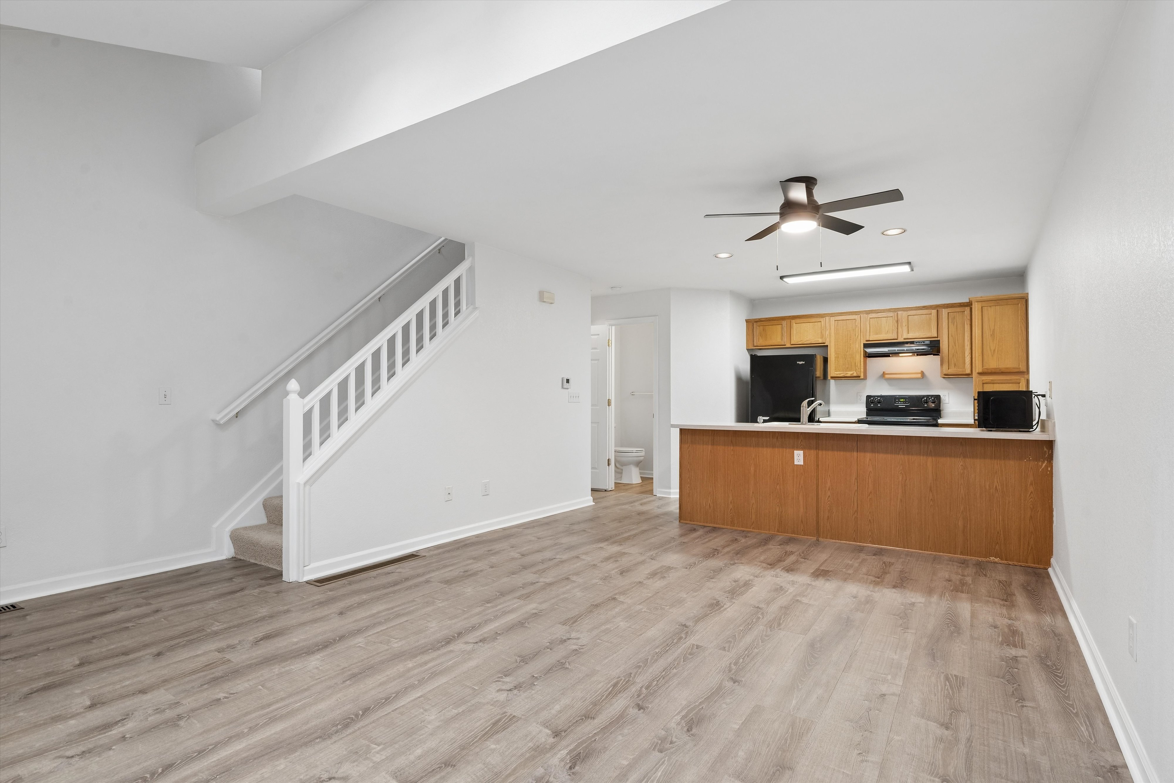  Charming Two-Story Condo for Sale - 物件實景