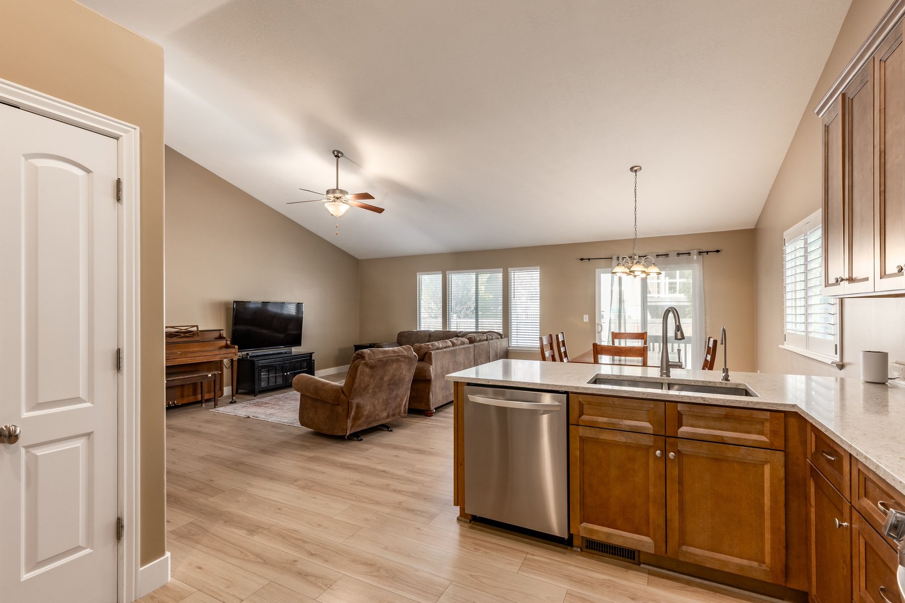  Move-In Ready in an Established Eagle Mountain Neighborhood - 物件實景