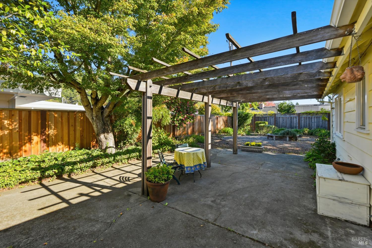 Santa Rosa, California, 95404, United States, 3 Bedrooms Bedrooms, ,2 BathroomsBathrooms,Residential,For Sale,1986551