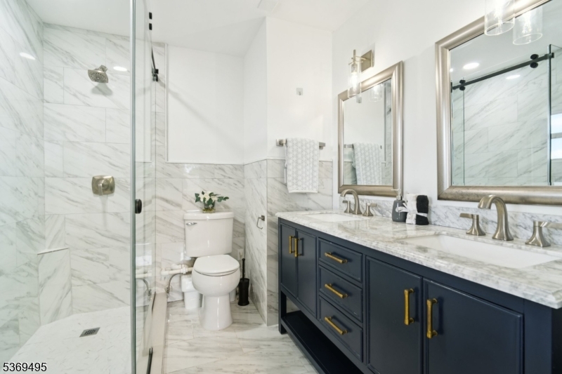 Kinnelon Boro, New Jersey, 07405, United States, 5 Bedrooms Bedrooms, ,4 BathroomsBathrooms,Residential,For Sale,1939062
