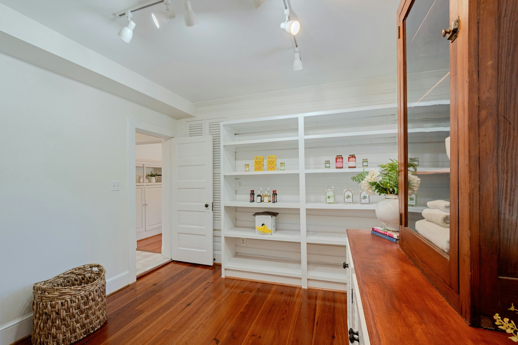  208 Edwards Ferry Road NE, Leesburg, VA, 20176 - 物件實景
