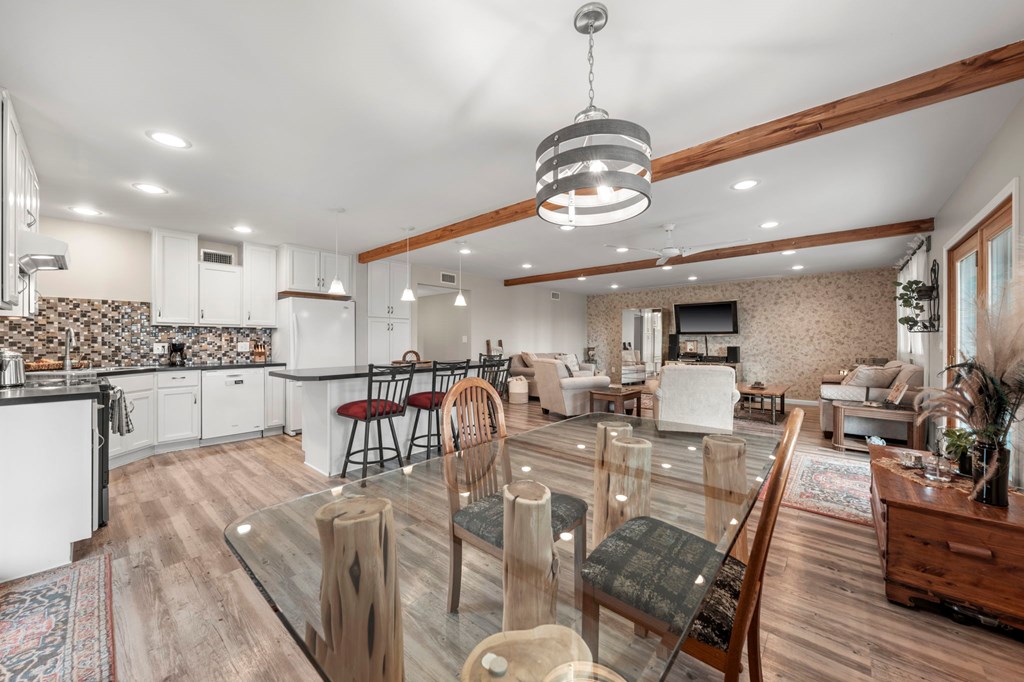 Mountain Home, Texas, 78058, United States, 9 Bedrooms Bedrooms, ,9 BathroomsBathrooms,Residential,For Sale,1938044