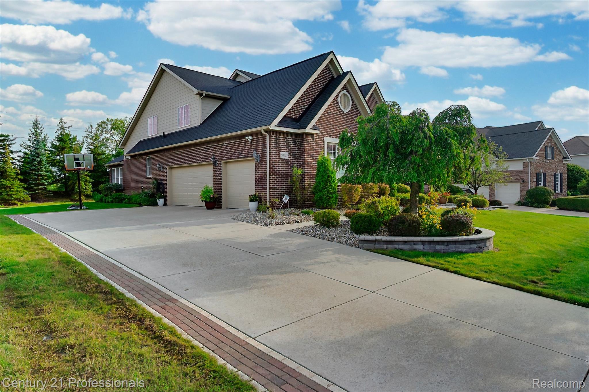 Novi, Michigan, 48374, United States, 4 Bedrooms Bedrooms, ,5 BathroomsBathrooms,Residential,For Sale,1904445