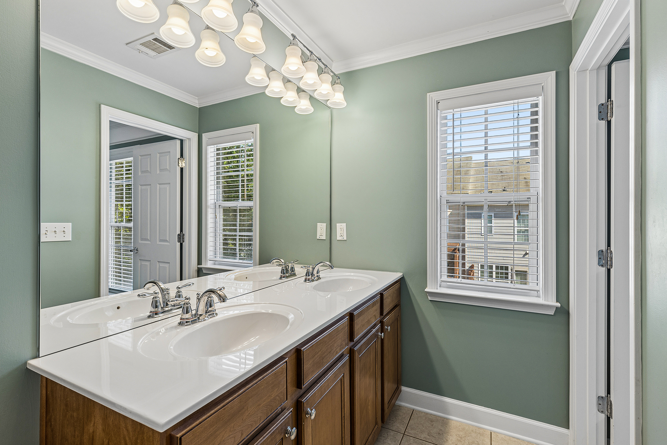 Impeccably Maintained End Unit Townhome in an Exceptional Smyrna Location - 物件實景