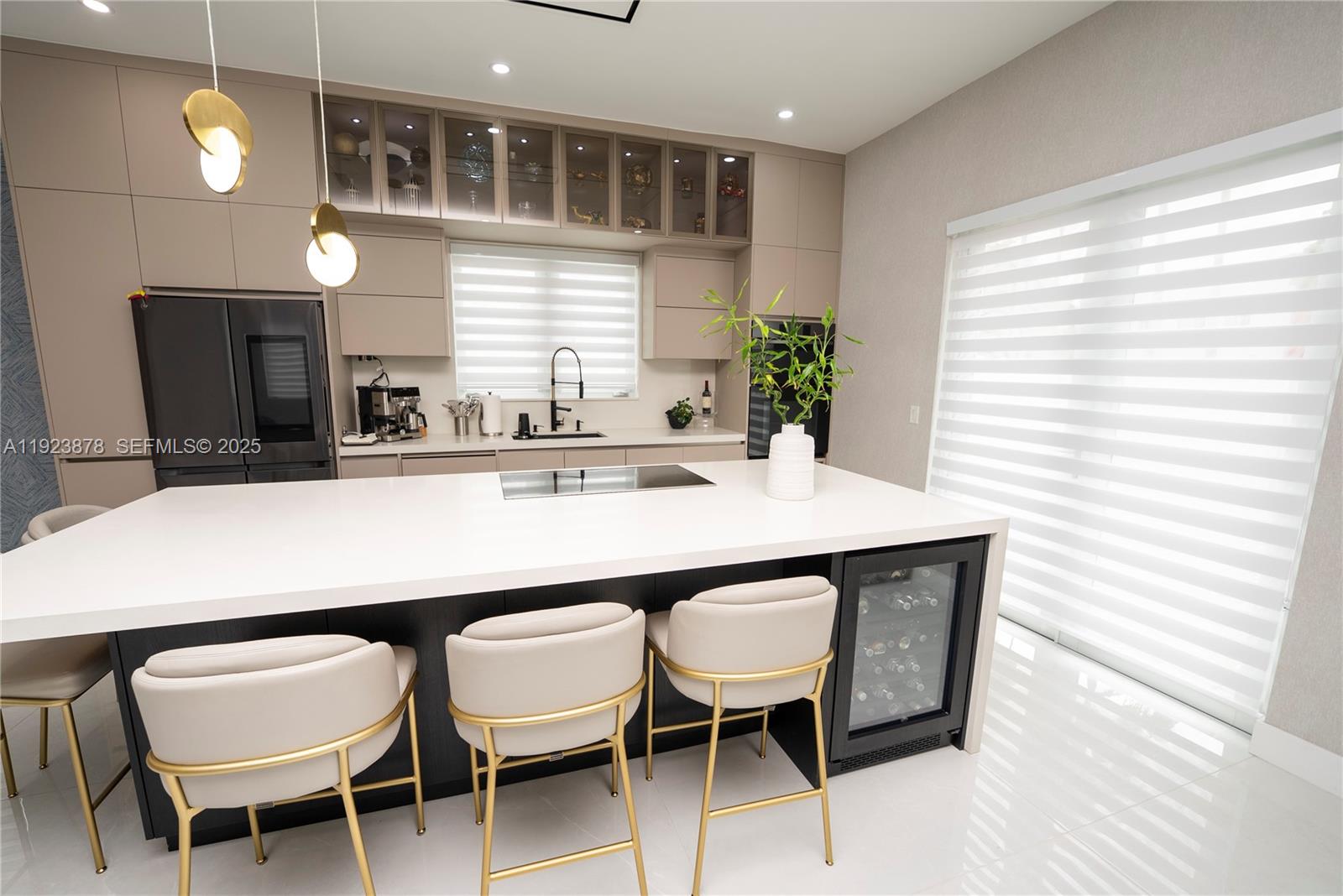 Doral, Florida, 33122, United States, 4 Bedrooms Bedrooms, ,5 BathroomsBathrooms,Residential,For Sale,2002186